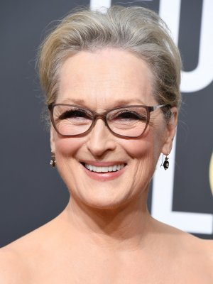 AdoroCinema Atriz Meryl Streep de perfil sorrindo