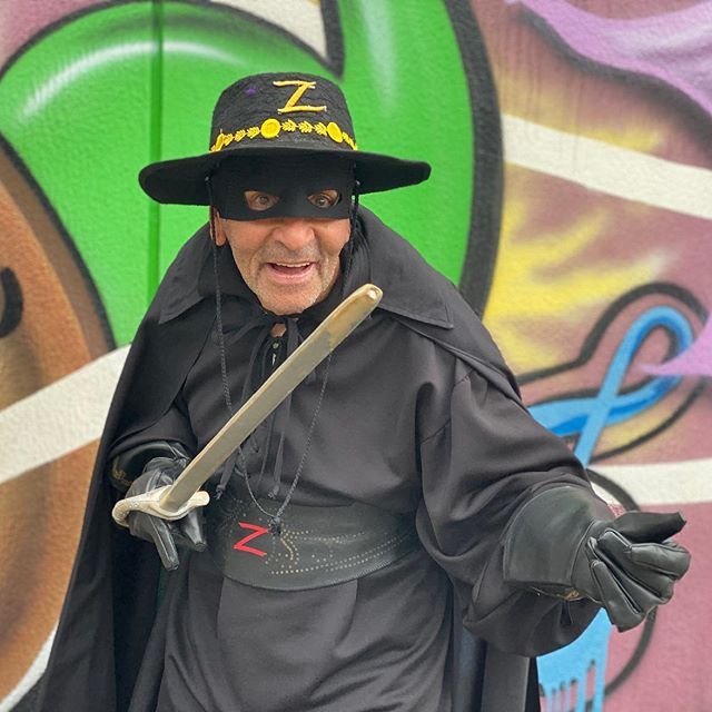Ivo Holanda vestido de Zorro