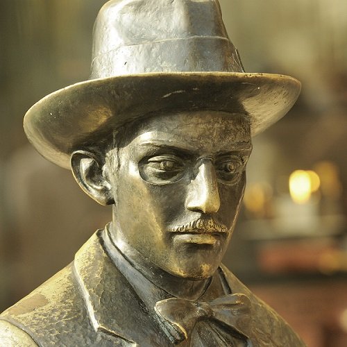 Escultura do Fernando Pessoa