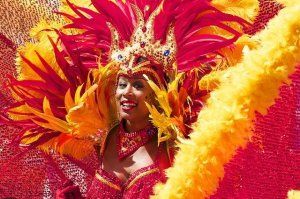Pixabay/489327 Mulher com fantasia de Carnaval