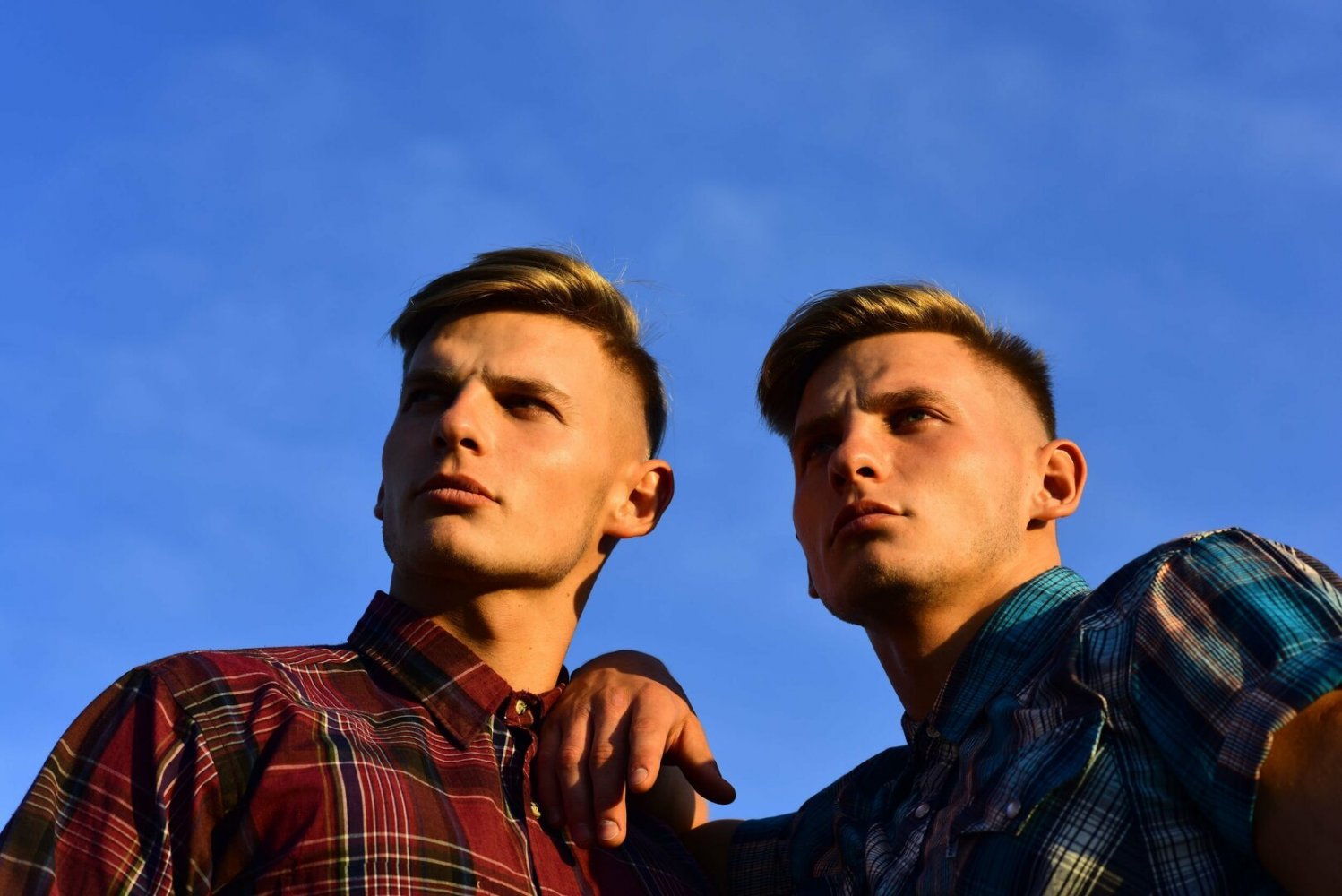 Twins man. Zackgroove. два одинаковых брата. Brothers man. Brothers man.