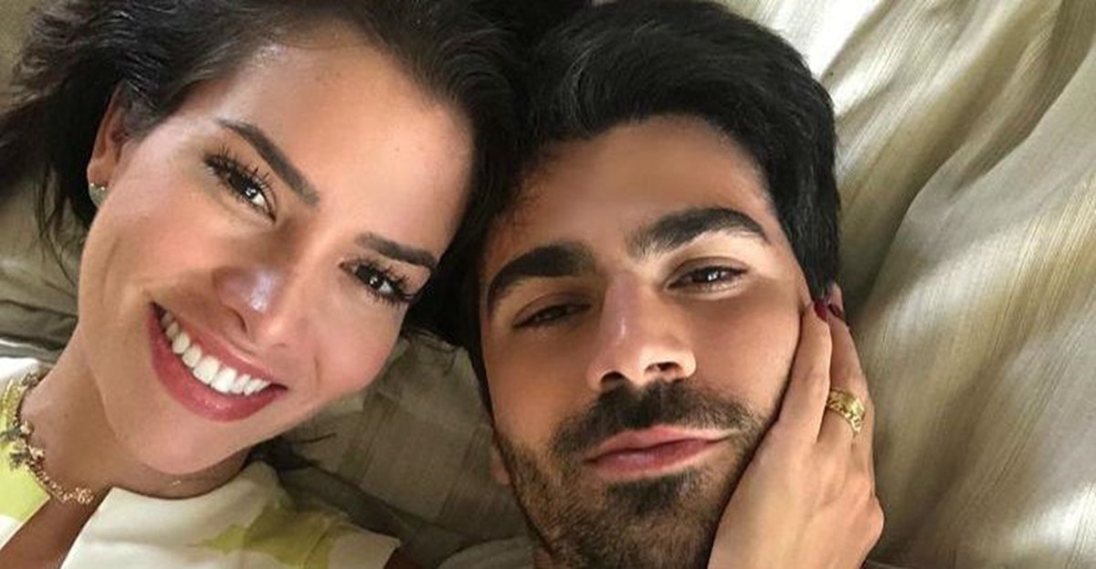 Reprodução/ Instagram Rodrigão e Adriana sorrindo em foto