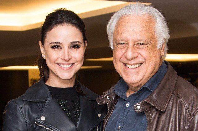 Foto Bárbara Lopes Antonio Fagundes e a esposa Alexandra sorrindo