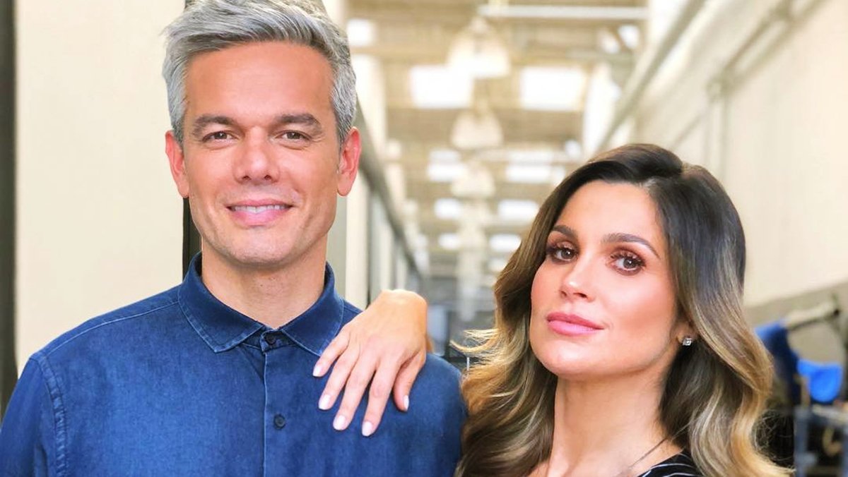 Flávia Alessandra e o marido Otaviano Costa em foto sorrindo