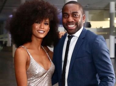 Reprodução / Bahia noticias Lázaro Ramos e Thaís Araújo posando e sorrindo