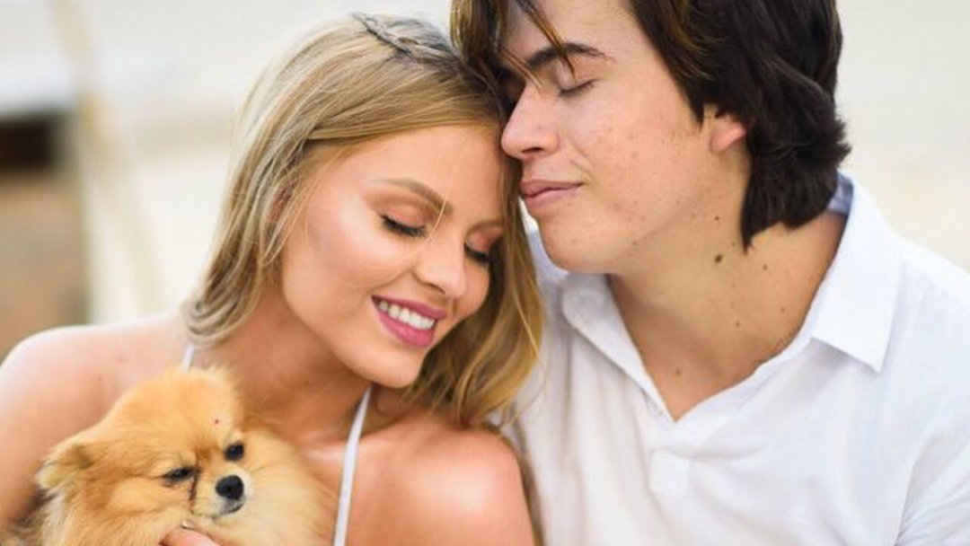 Reprodução / Instagram Whindersson Nunes e Luisa Sonza se abraçando
