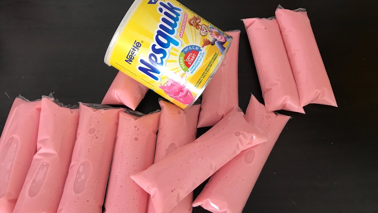 Embalagem de Nesquik e geladinhos cor de rosa