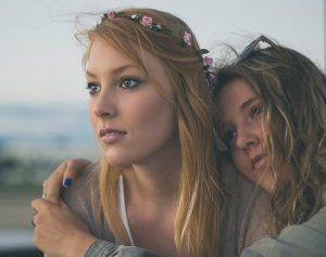 Pixabay Amigas abraçadas