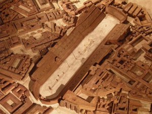Wikipedia - Pascal Radigue Maquete de como teria sido o Circus Maximus, em seu auge, de Paul Bigot da Universidade de Caen MRSH.