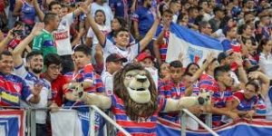 Foto: site do Fortaleza | Leonardo Moreira & Gustavo Simão Torcedores do fortaleza em estádio de futebol