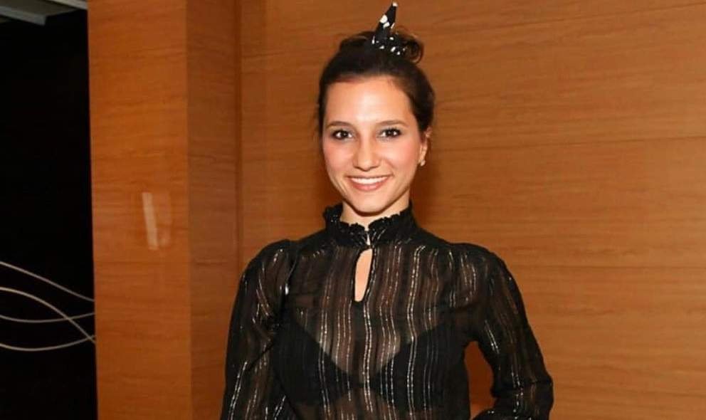 Reprodução/ Folha Vitória Mulher sorrindo em foto