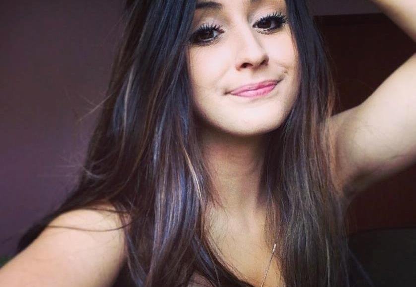Reprodução/ Spring teen Mulher sorrindo/ Mari Nolasco