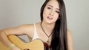 Reprodução/ Portal Ligação Teen Mulher tocando violão/ Mari Nolasco