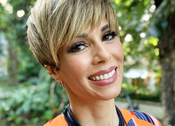 Reprodução/ Abril Claudia Mulher sorrindo/ Ana Furtado