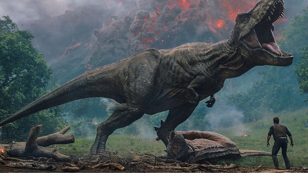 Reprodução/G1 Dinossauro rugindo na floresta