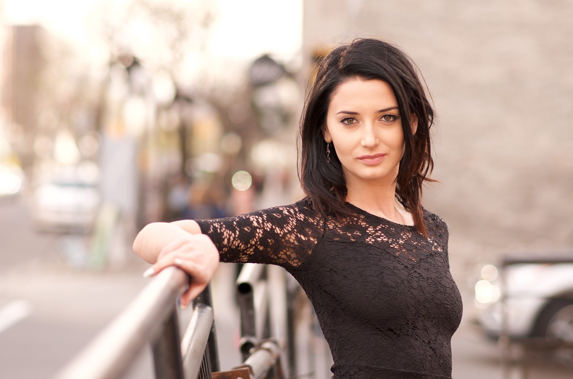 Pixabay Mulher usando vestido preto