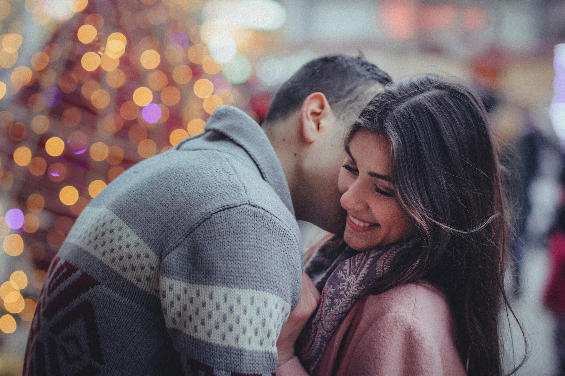 Pixabay Homem abraçando mulher