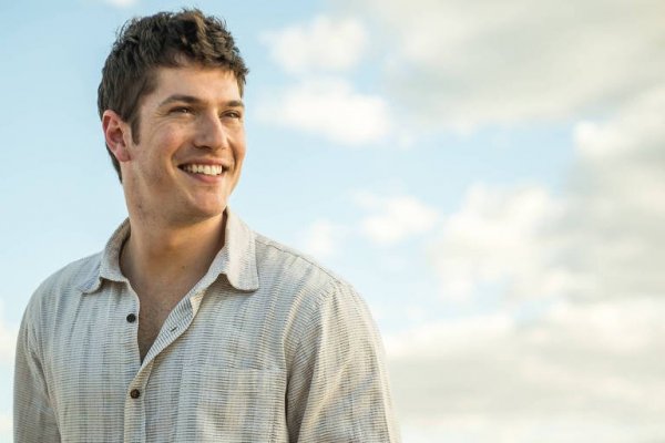 Reprodução/ F5 Uol Homem sorrindo em foto/ Caio Paduan