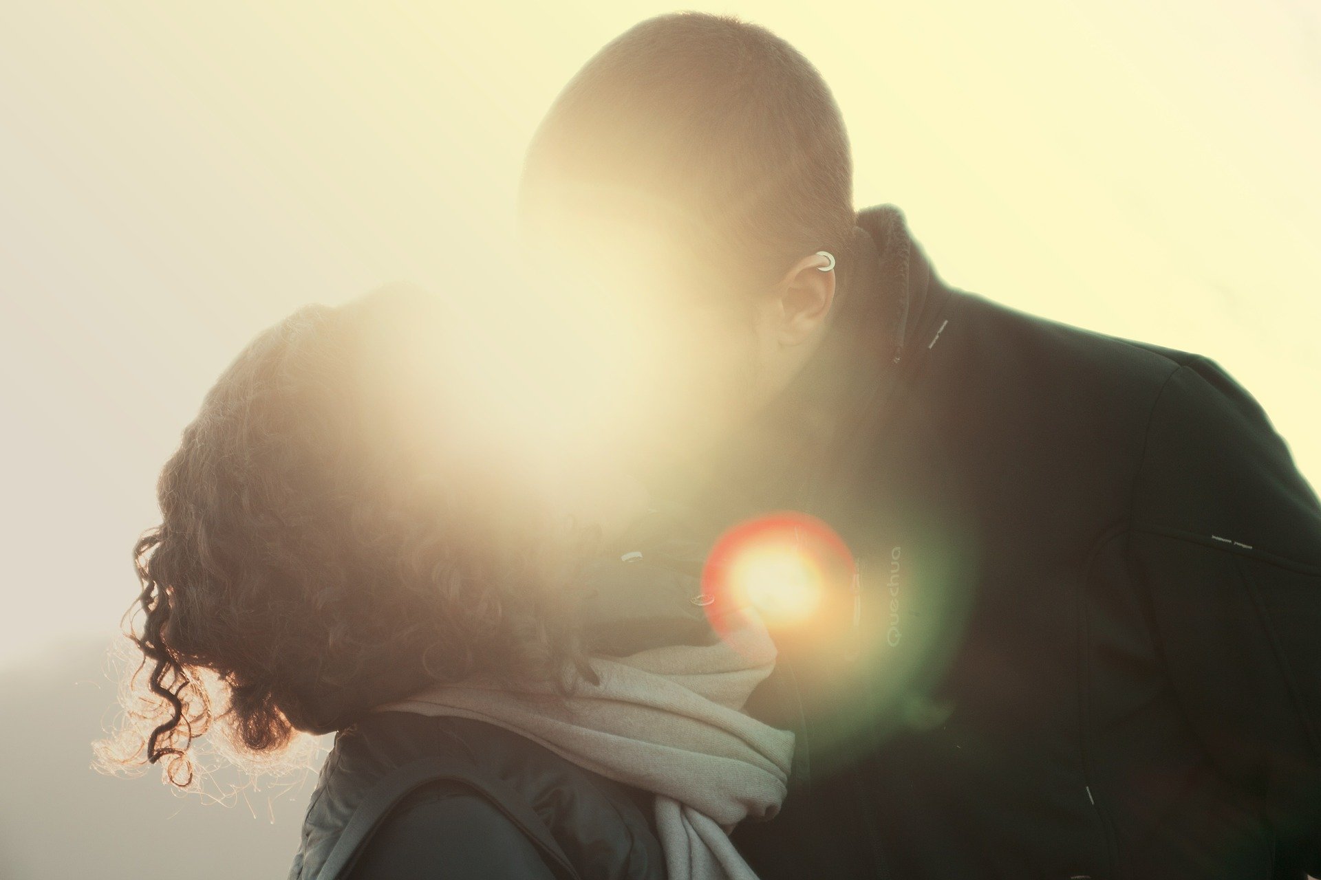 Pixabay Homem e mulher se beijando