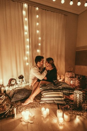 Unsplash Homem e mulher deitados