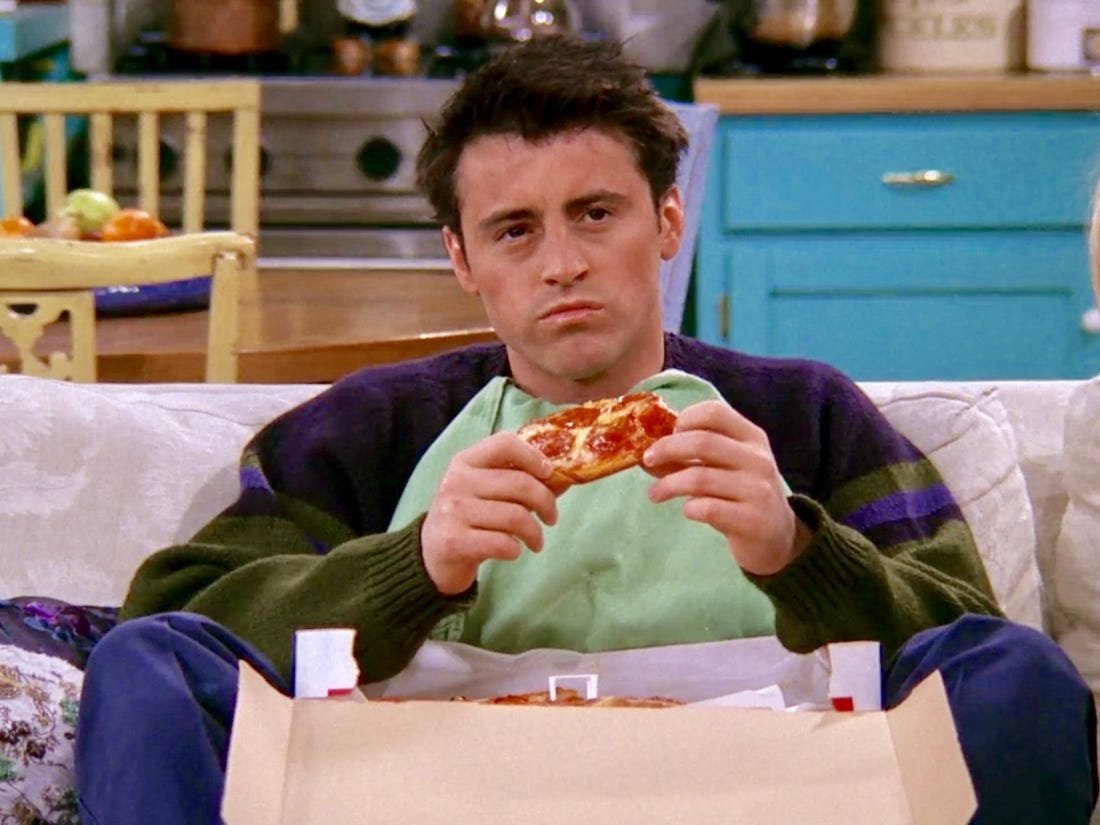 Homem comendo pizza/ Joey Tribbiani