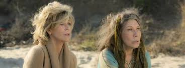 Reprodução/ Papel pop Grace e Frankie descabeladas no meio do deserto