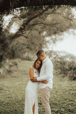 Unsplash Homem e mulher abraçados