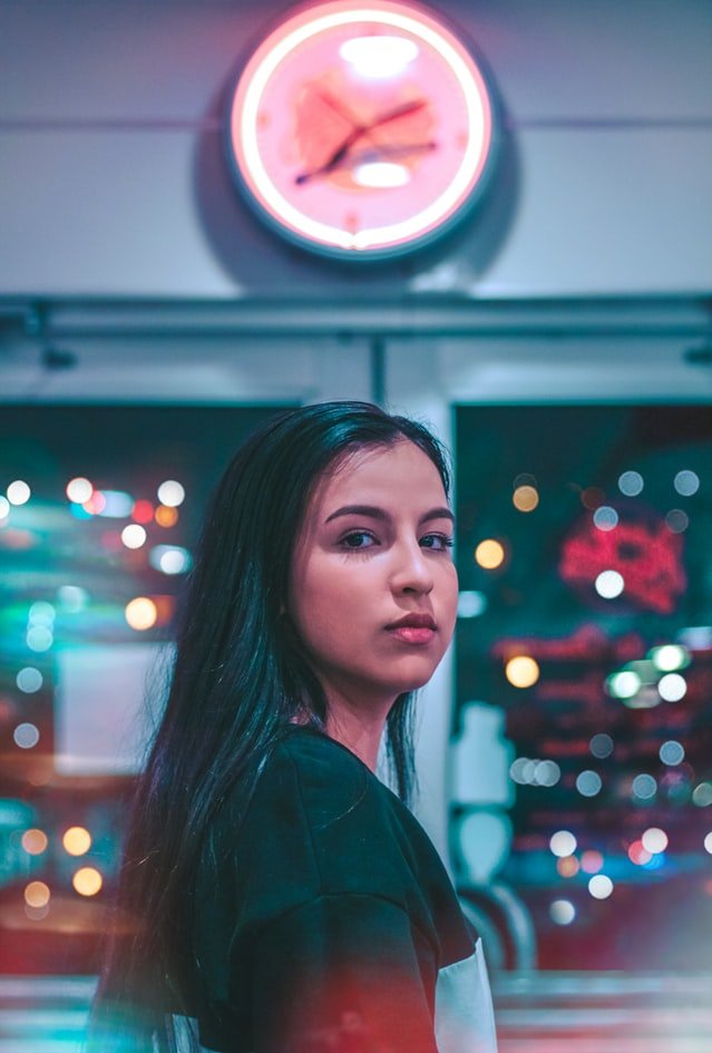 Unsplash Menina morena