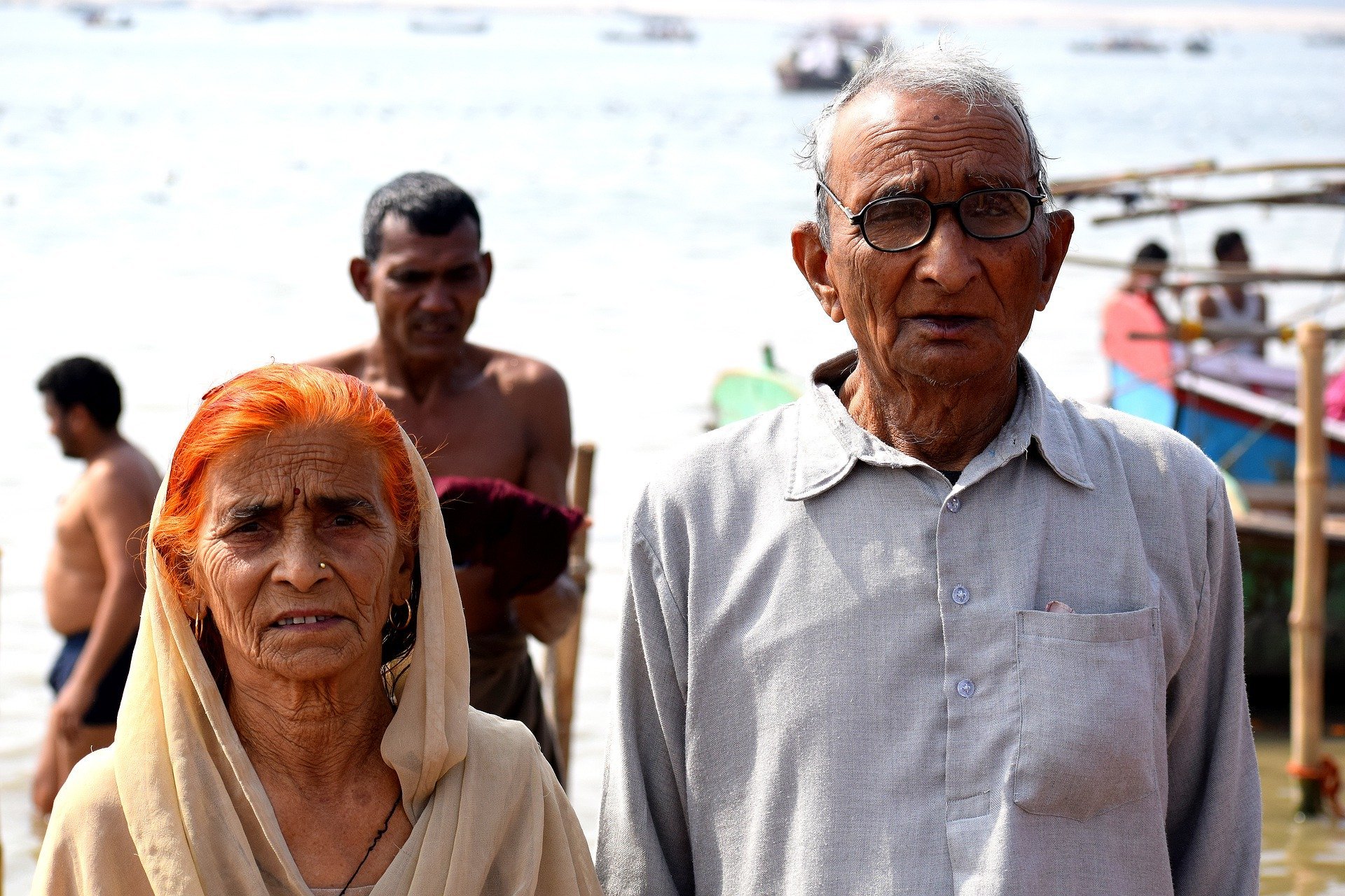 Casal de idosos indianos