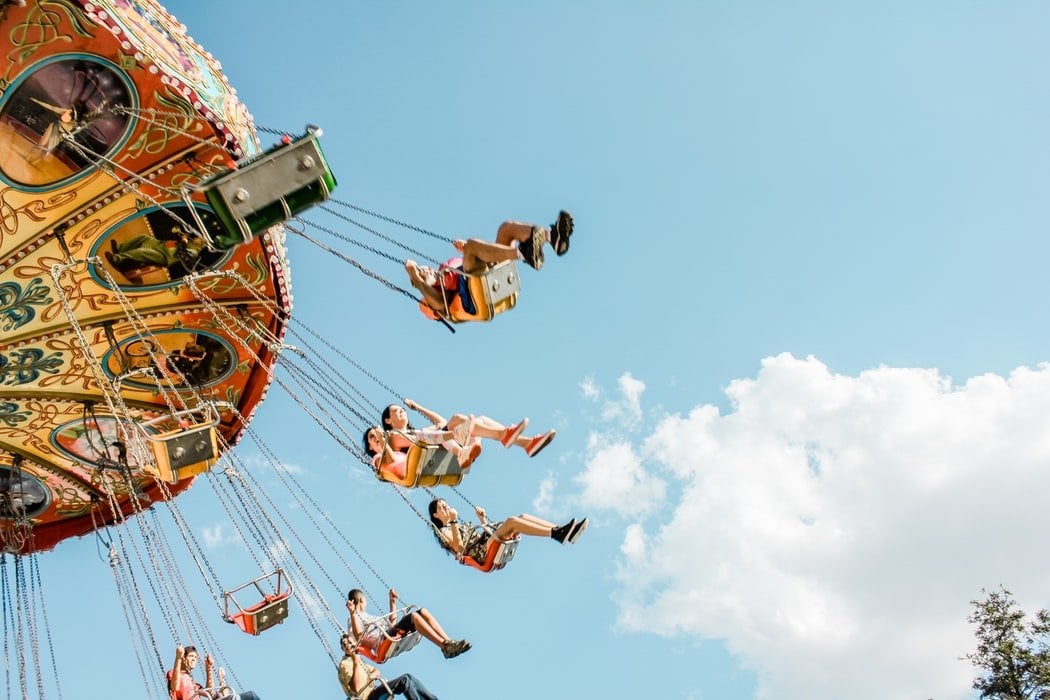Unsplash Pessoas em brinquedo