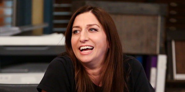 Reprodução/Série Brooklyn Nine-Nine Mulher sorrindo/ Gina Linetti