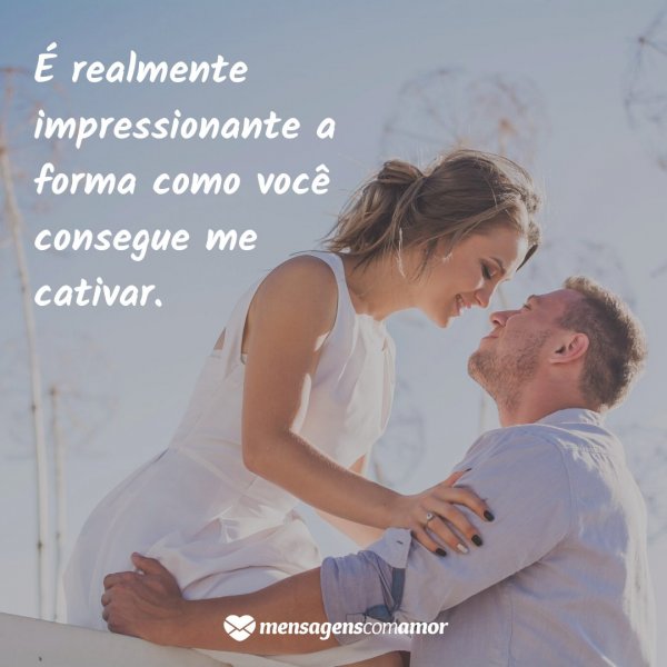 Mensagens Com Amor | Canva 'É realmente impressionante a forma como você consegue me cativar.' - Textos com Amor
