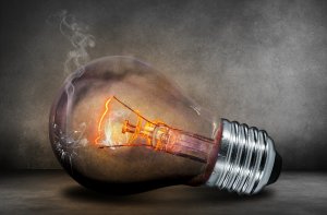 Comfreak / Pixabay Lâmpada queimada