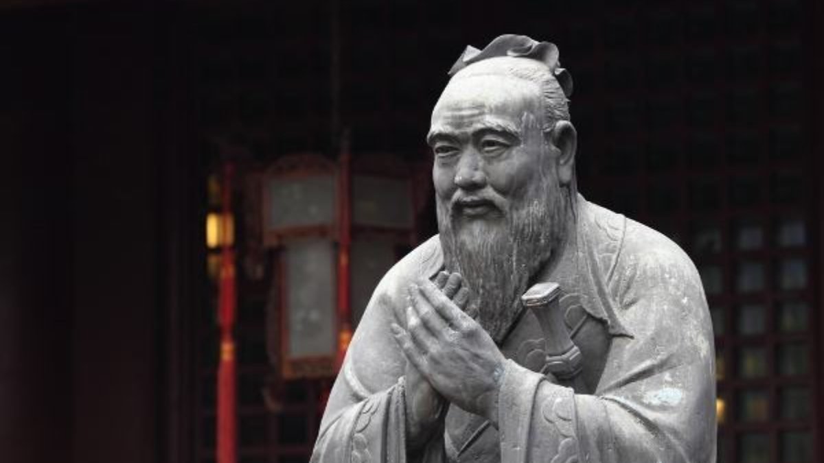 Estatua do filósofo Confúcio
