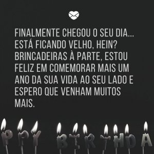 Mensagens Com Amor/ Canva 'Finalmente chegou o seu dia... Está ficando velho, hein? Brincadeiras à parte, estou feliz em comemorar mais um ano da sua vida ao seu lado e espero que venham muitos mais.' -Aniversário do irmão