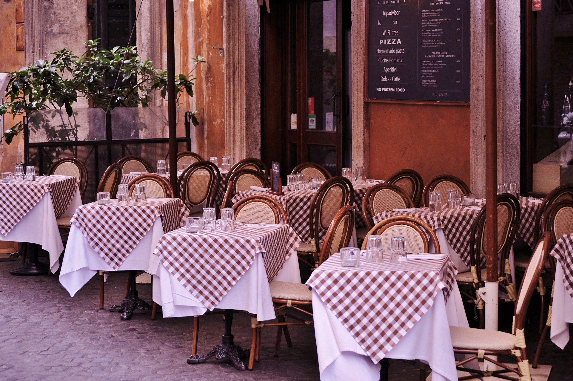 Mesas de restaurante Italiano ao ar livre