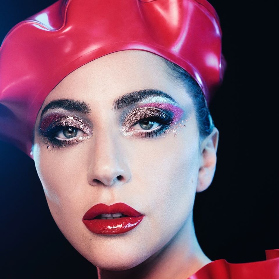 Mulher em foto/ Lady Gaga