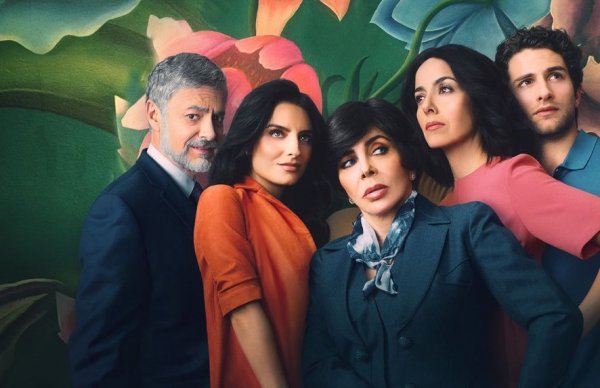 Reprodução/ Cena da série A Casa das Flores Personagens da série A Casa das Flores