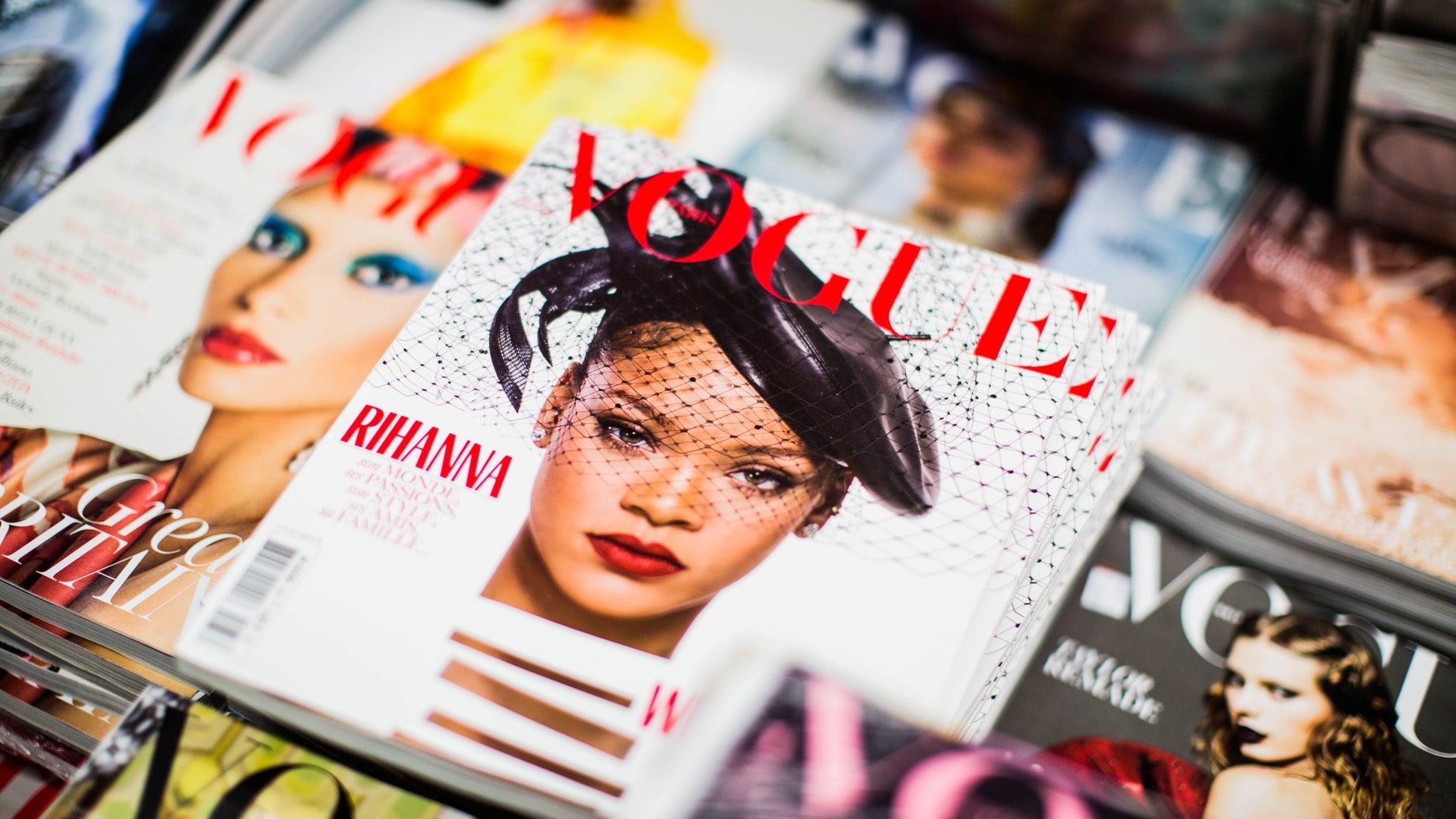 Cantora Rihanna numa capa da revista Vogue.