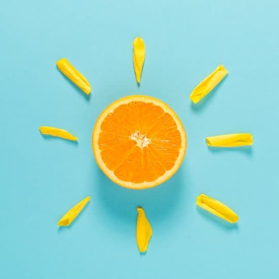 Meipomenem/Canva Laranja cortada ao meio representando o sol