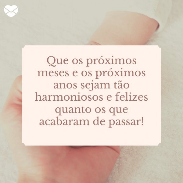 Mensagens Com Amor/Canva 'Que os próximos meses e os próximos anos sejam tão harmoniosos e felizes quanto os que acabaram de passar!' - Mensagens para bebê de 4 meses
