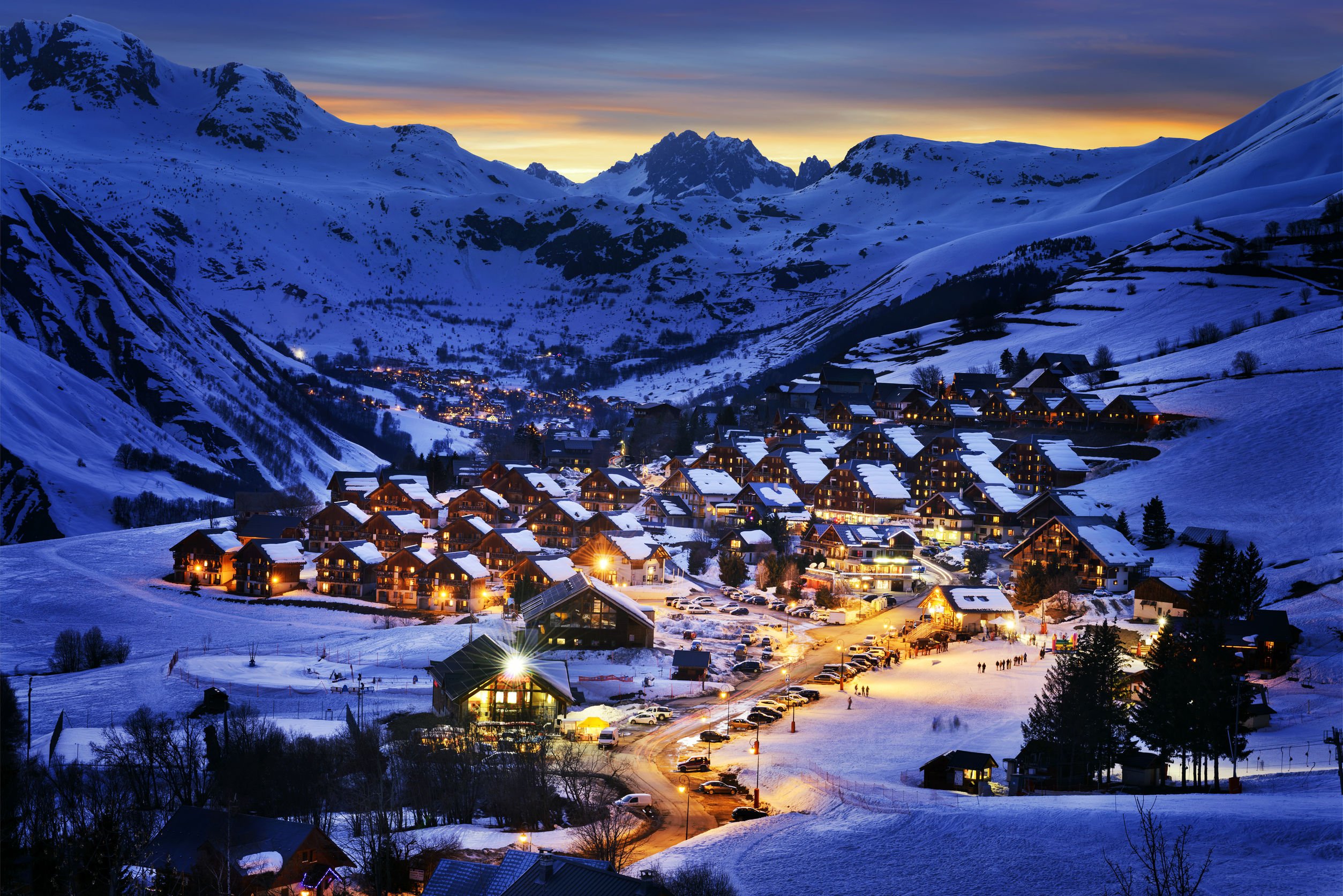 Cidade em meio aos Alpes na França.