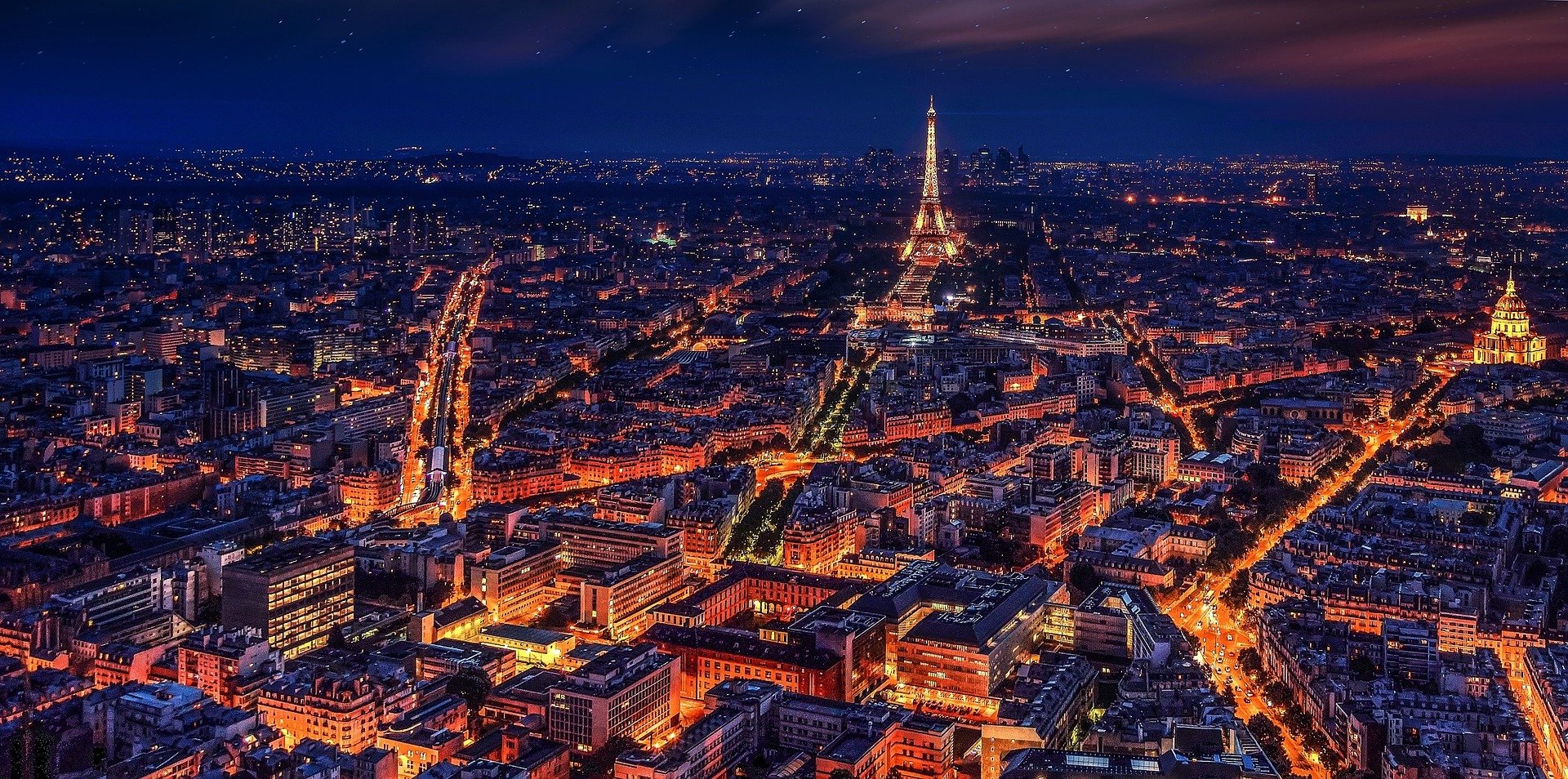 Cidade de Paris vista de cima, a noite.
