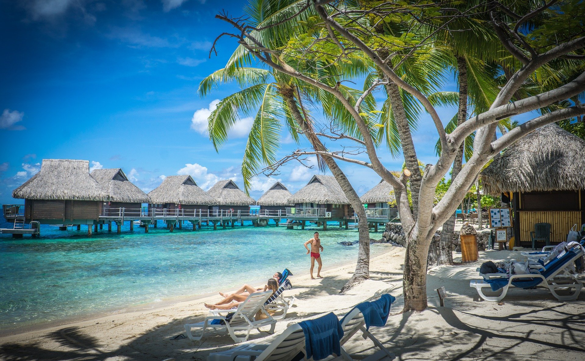 Michelle Maria / Pixabay Praia de bora bora na França.