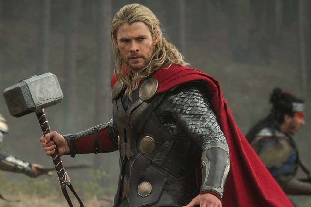 Chris Hemsworth caracterizado como Thor.