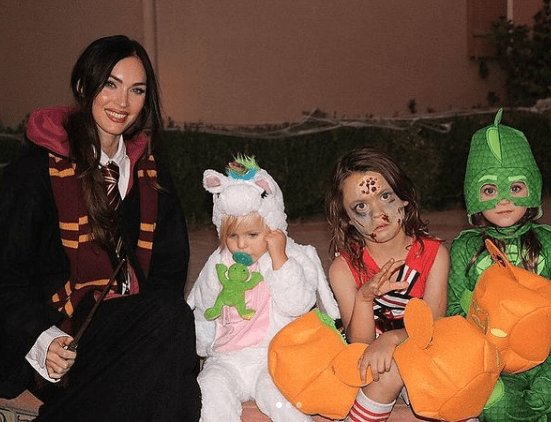 Foto de Megan Fox com os filhos publicada no seu perfil pessoal do Instagram.