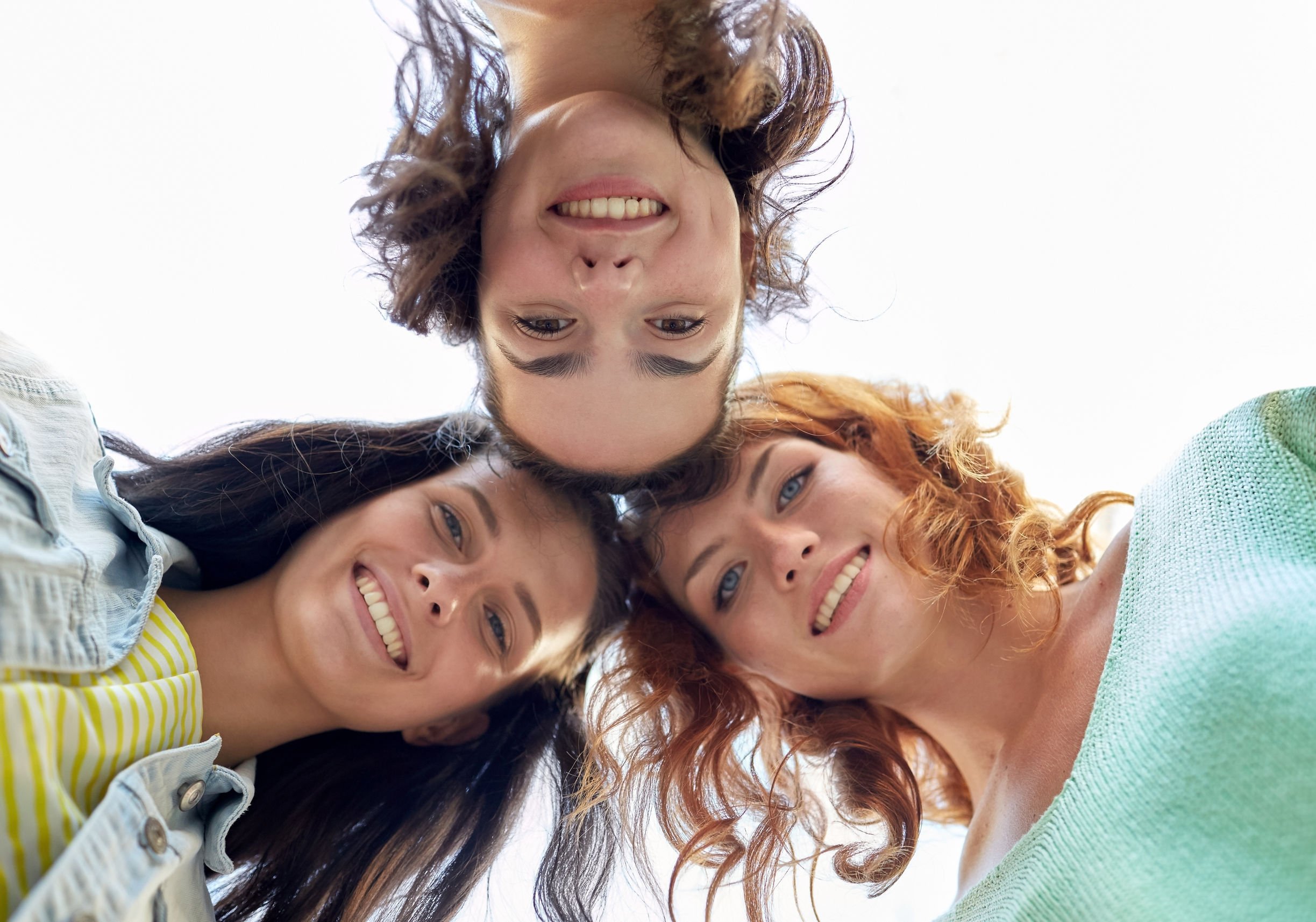 Amigas sorrindo.