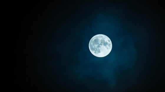 Lua cheia no céu