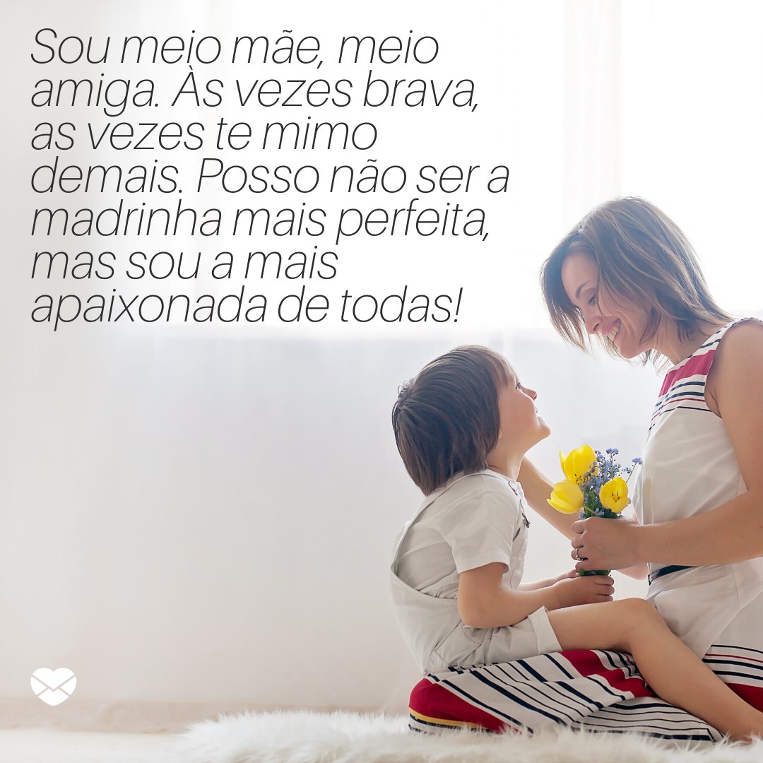 Mensagens Com Amor / Canva / Tatyana Tomsickova 'Sou meio mãe, meio amiga. Às vezes brava, as vezes te mimo demais. Posso não ser a madrinha mais perfeita, mas sou a mais apaixonada de todas!' -Frases de madrinha apaixonada