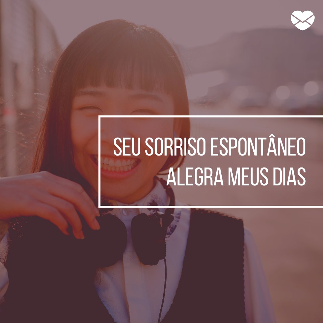 'Seu sorriso espontâneo alegra meus dias' - Frases de sorriso espontâneo